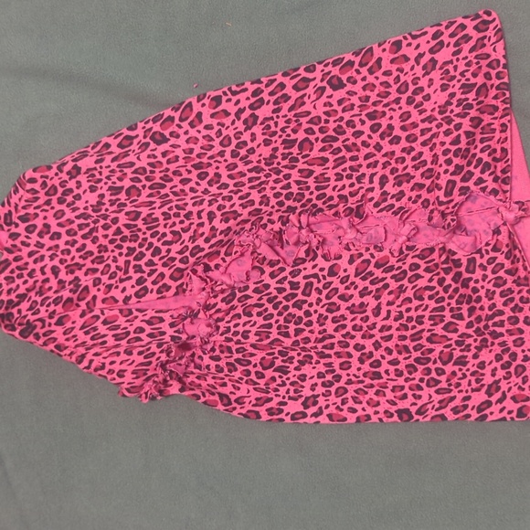 Hot pink Y2K cheetah print tank, DIY laced up cuts across side and chest - Picture 2 of 3